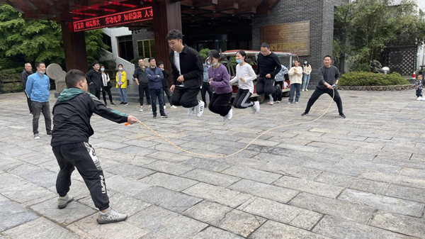 建材公司開展“五四”青年節(jié)活動 建材公司開展“五四”青年節(jié)活動