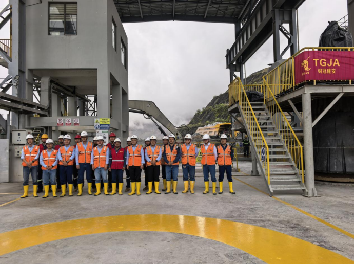 朱學(xué)勝到厄瓜多爾分公司指導(dǎo)工作